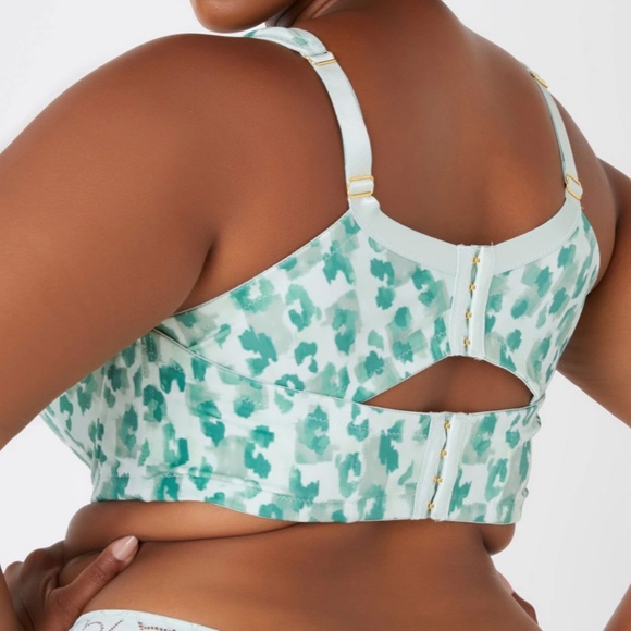 Ashley Stewart Other - Perfect **BACK SMOOTHING ** ButterflyPlunge Bra